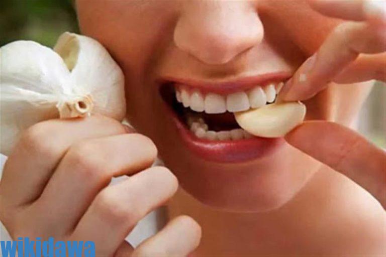 دور الثوم الهام في التخلص من ألم الأسنان