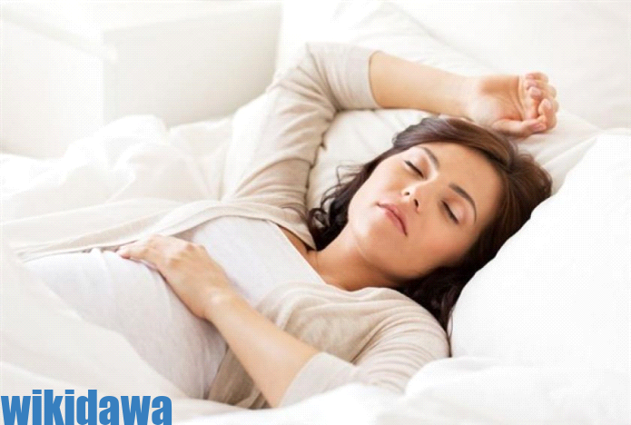 فوائد النوم على الظهر